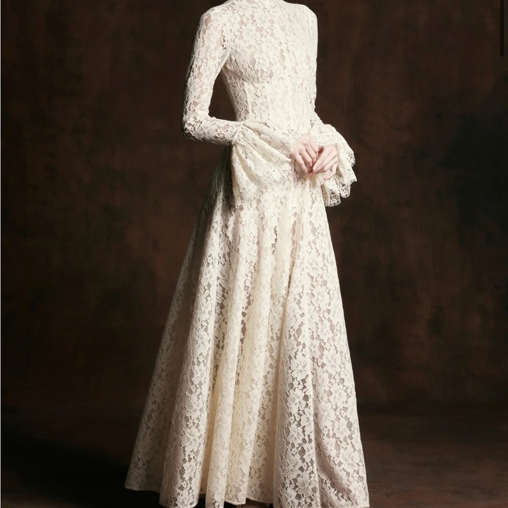 Chic Long Sleeve Lace Dress in White Ivory/Cream NWT